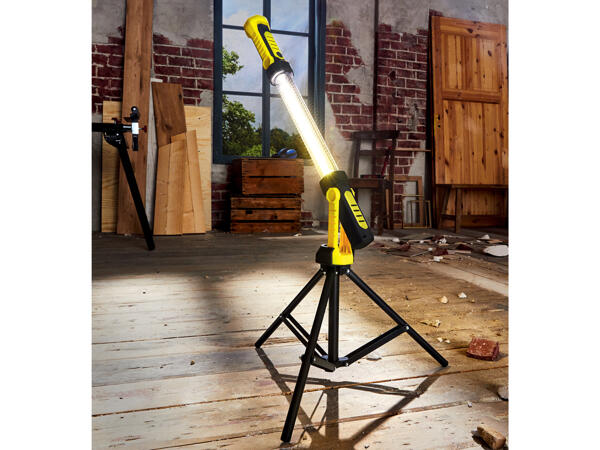 Cordless Work Light with Tripod