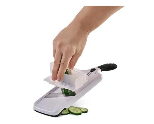 Crofton
Adjustable Mandoline Slicer