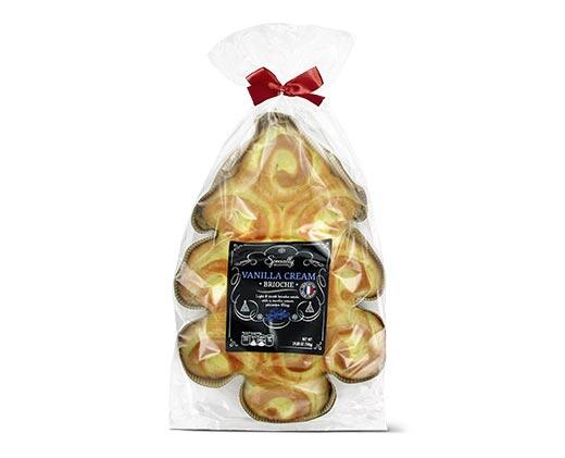 Specially Selected 
 Christmas Tree Brioche Chocolate Chip or Vanilla Cream