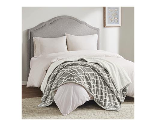 Huntington Home 60" x 70" Velvet Plush Sherpa Throw