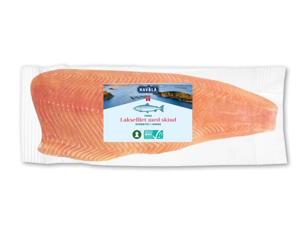 Hel laksefilet med skind