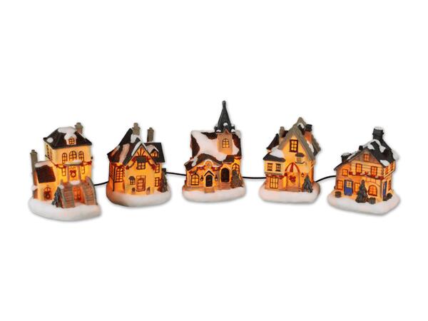 Weihnachtsstraße mit Beleuchtung