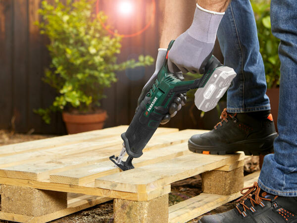 Cordless Sabre Saw 20V