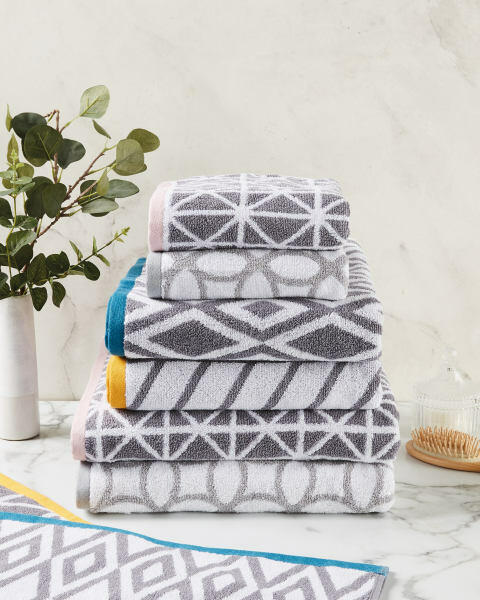 Diamond Patterned Bath Towel