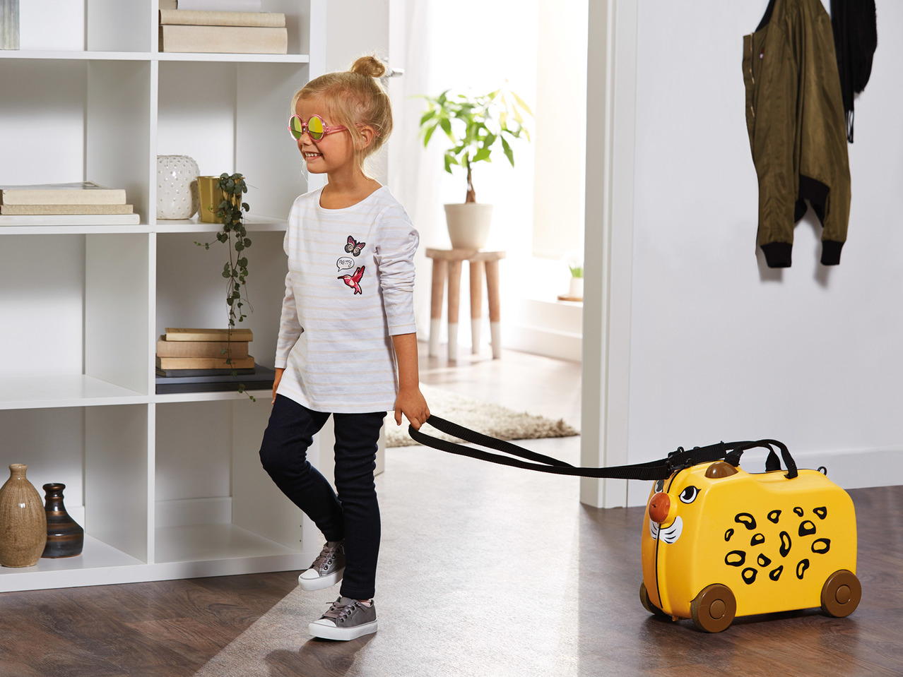 Topmove Kids' Ride-On Suitcase1