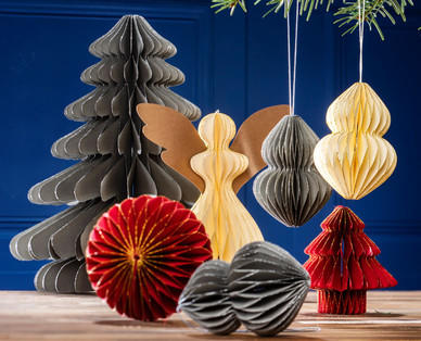 Weihnachtliche Papierdekoration