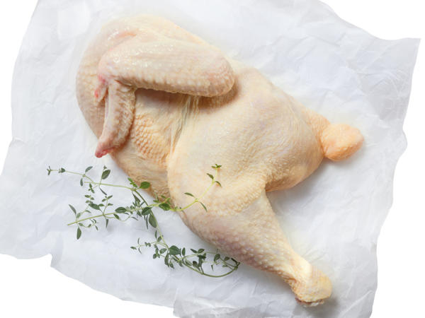 EIN GUTES STÜCK HEIMAT Frisches österreichisches halbes Bio-Hendl