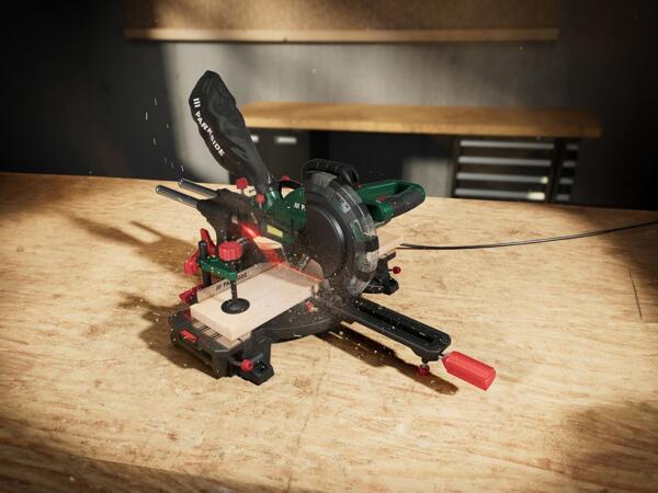 Sliding compound mitre saw