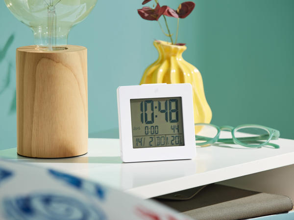 LCD Radio-Controlled Alarm Clock