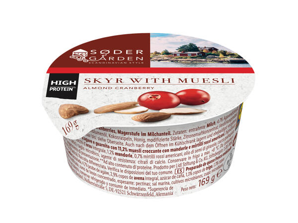 Skyr mit Müsli