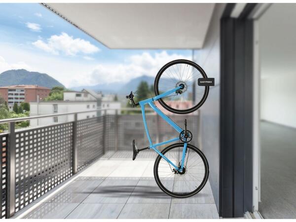 Universal bicycle mounting bracket