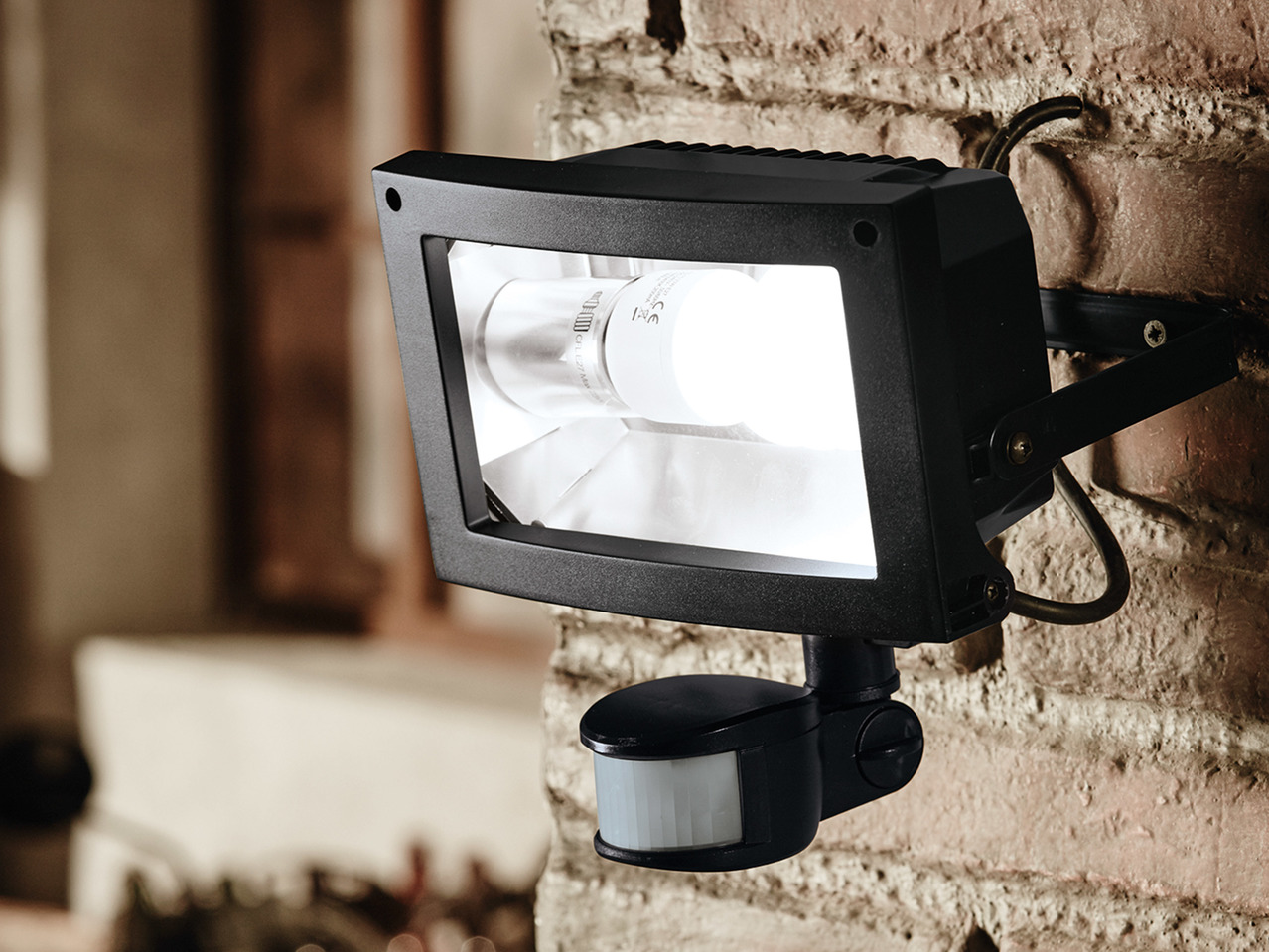 Livarno Lux Energy-Saving Spotlight1
