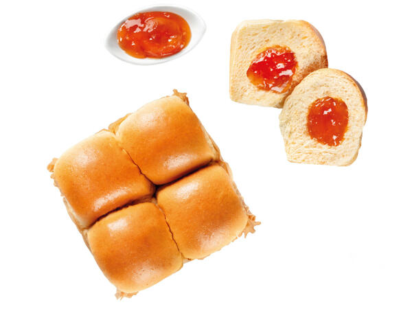 Buchteln mit Marillenmarmelade