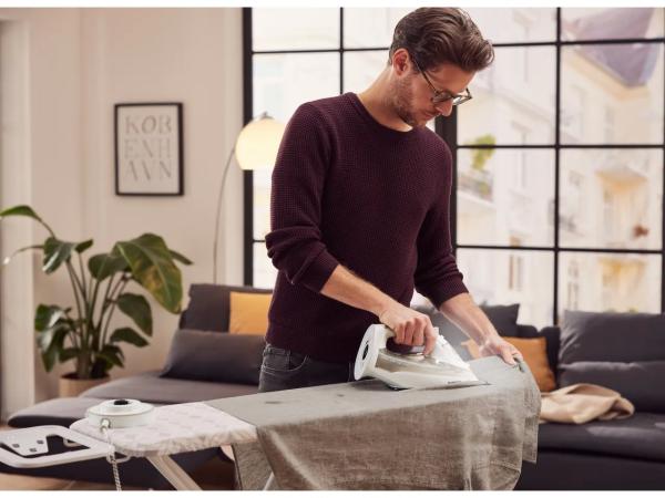 Cordless steam iron