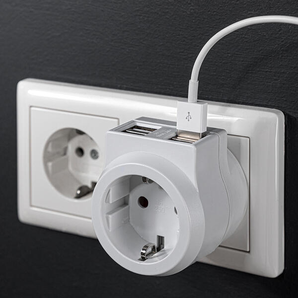 Steckdosenadapter mit 4 USB-A Anschlüssen