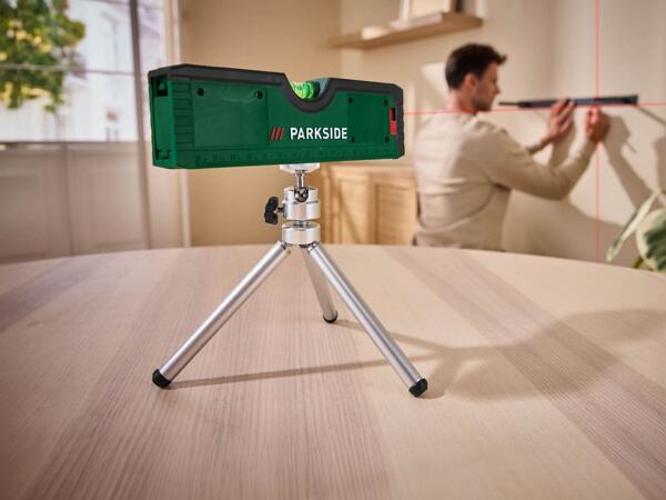 Laser spirit level with tripod