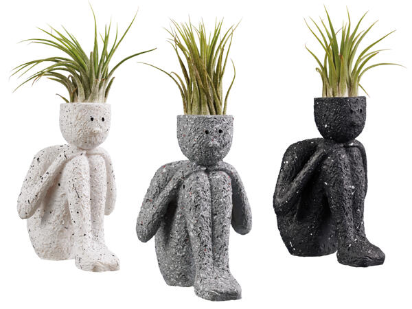 Keramikfigur mit Tillandsia
