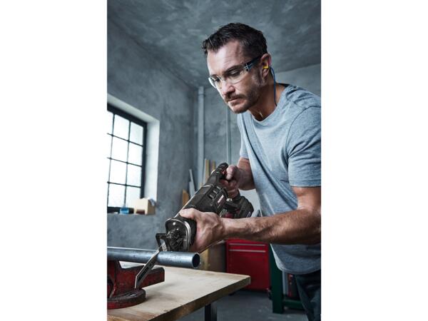 Cordless sabre saw