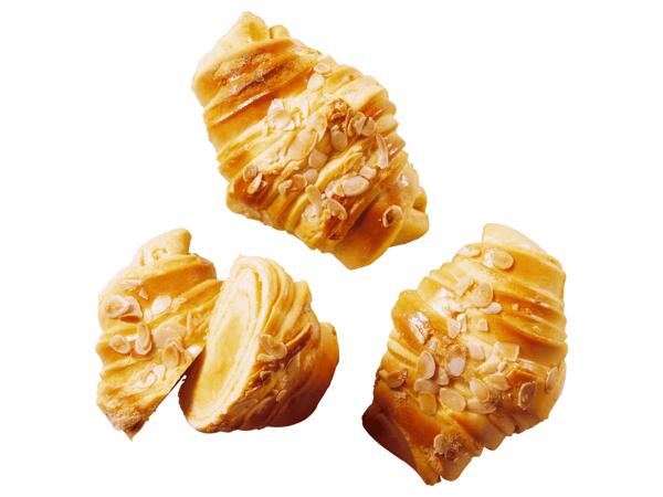 Brioškový croissant s krémovou náplní