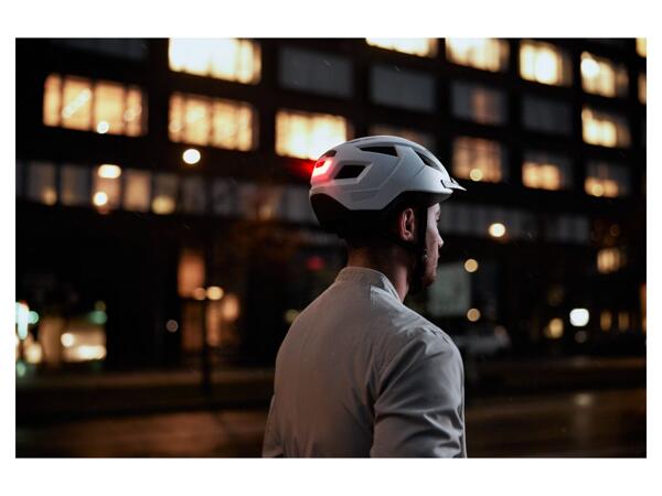 CRIVIT CYKLISTICKÁ HELMA S KONCOVÝM SVĚTLEM PRO DOSPĚLÉ