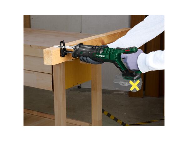 Cordless sabre saw