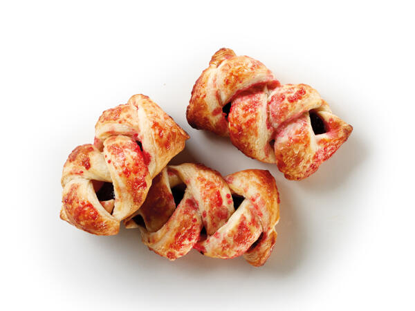 Pastry Plait with forest fruits