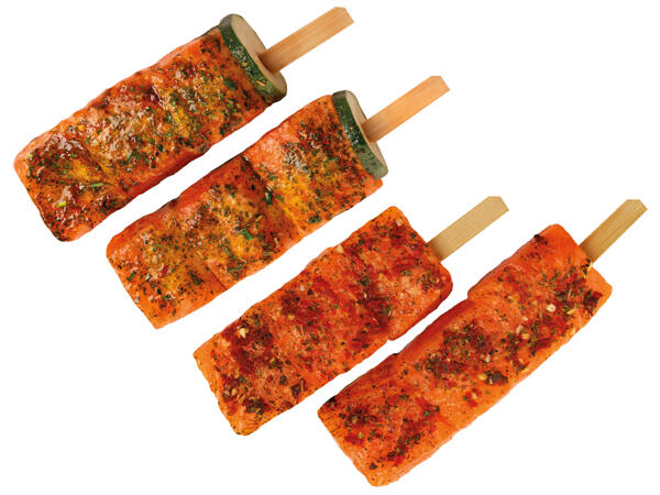 Frische Lachsfiletspieße