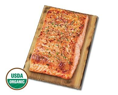 Fresh Sweet & Smoky Atlantic Salmon on a Cedar Plank