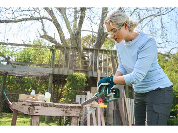 20V Cordless Wood Cutter