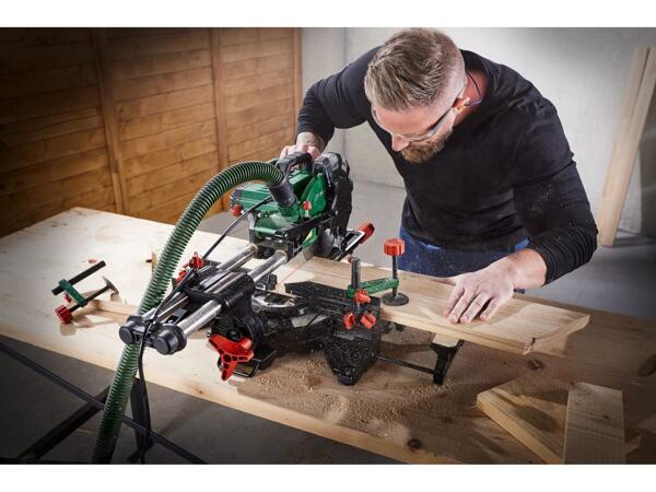 Sliding compound mitre saw