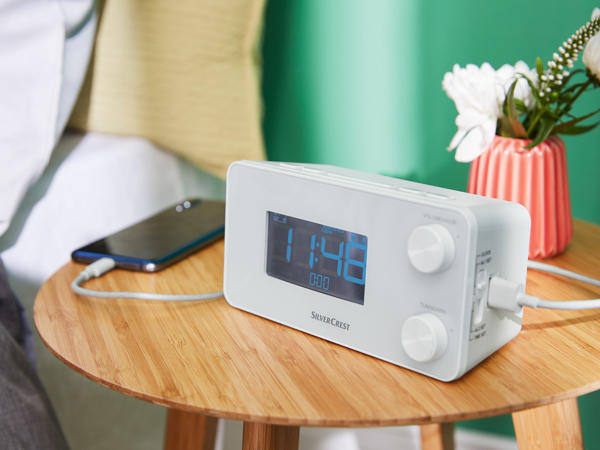 FM RADIO ALARM CLOCK