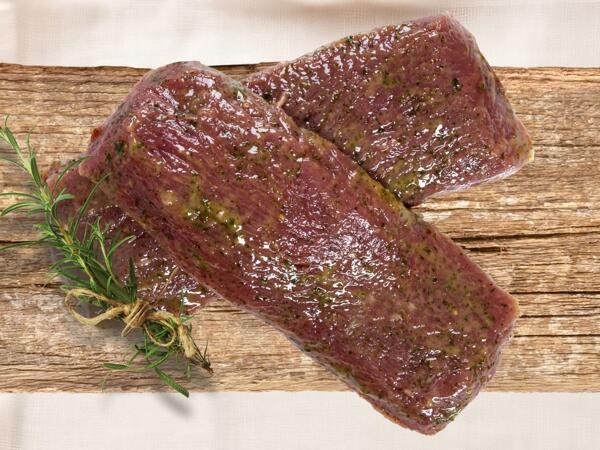Frischer Lammlachs mit Kräuter mariniert