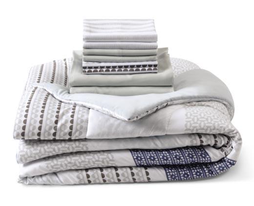 Huntington Home 
 Complete Bed Set