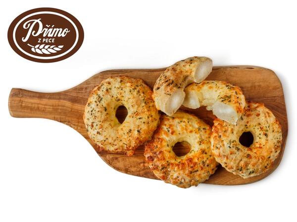DONUT S KRÉMOVOU NÁPLNÍ S LANÝŽOVOU PŘÍCHUTÍ