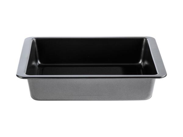 Oven tray or roasting tray