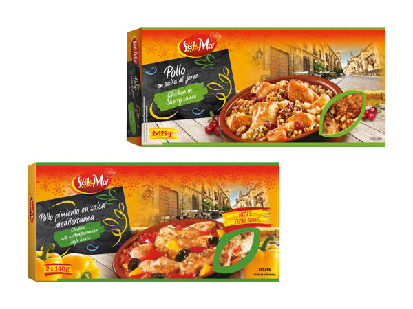 Tapas de poulet dans des ramequins en terre cuite