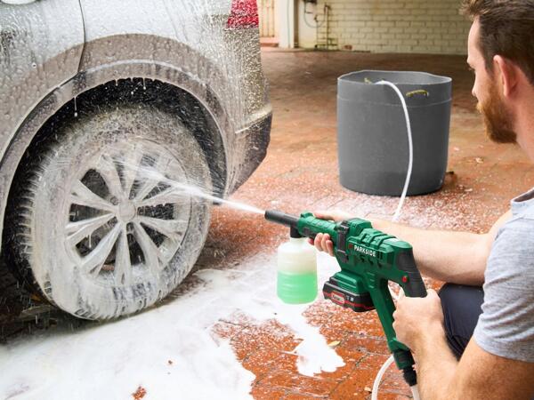 Cordless pressure washer