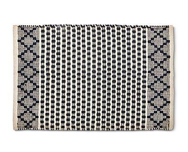 Huntington Home 24" x 36" Hand-Woven Accent Rug