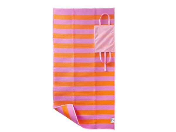 Foldable beach mat