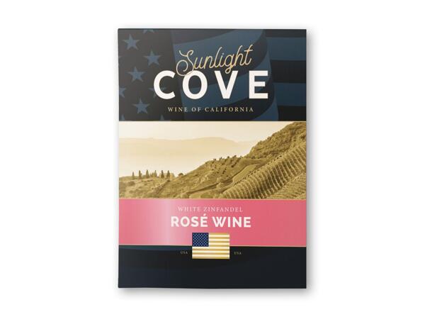 Sunlight Cove Pinot Noir, Zinfandel, Chardonnay eller rosé.