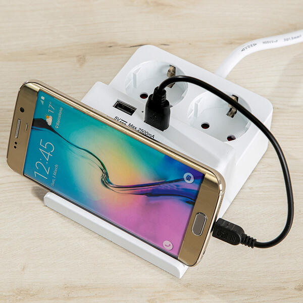2-fach Steckdose mit 2 x USB und Handyhalterung