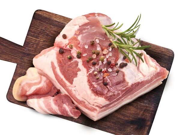Frischer Schweinebauch im Stück