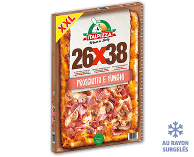 Pizza XXL cuite dans un four à bois