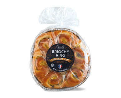 Specially Selected Brioche Ring Vanilla or Chocolate Chip