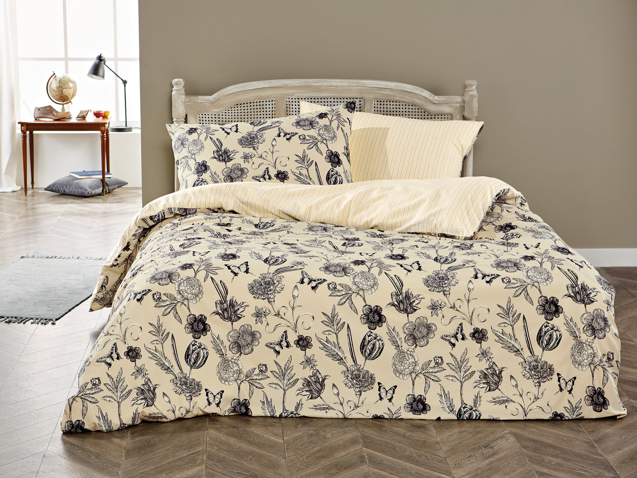 Meradiso Vintage-Style Reversible Bed Linen1