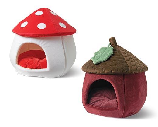 Heart to Tail 
 Fall Character Pet Bed