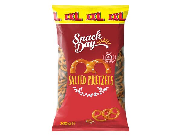 XXL Salted Pretzels