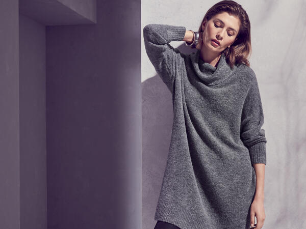 Ladies' knitted dress