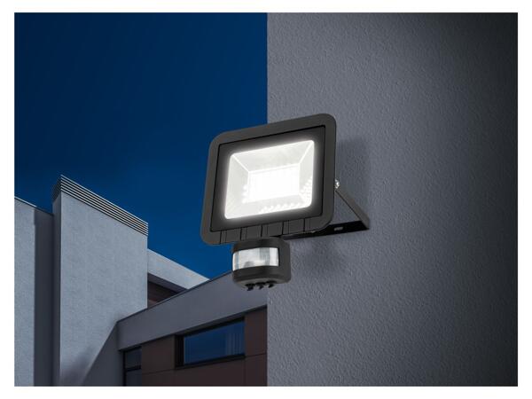 LED outdoor floodlight