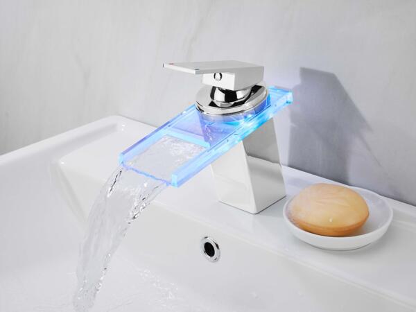 Mitigeur de lavabo à LED (action valable uniquement en Suisse alémanique)